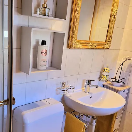 Апартаменты Traumhaftes In Nur 200m Vom Maggiore Entfernt