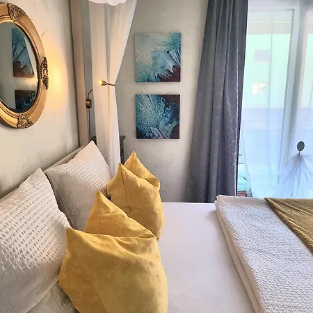 Апартаменты Traumhaftes In Nur 200m Vom Maggiore Entfernt